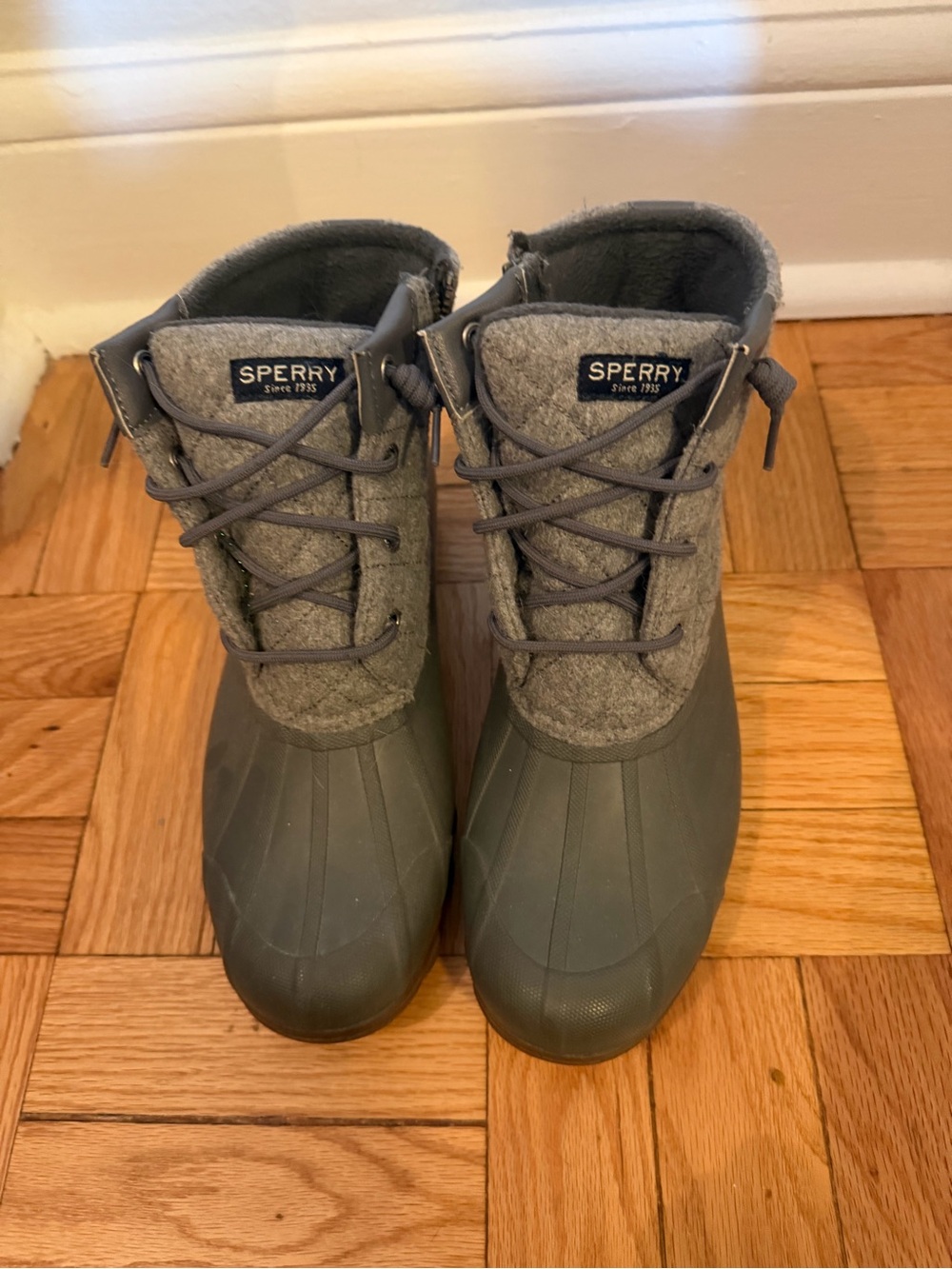 Sperry Women’s 8.5 Gray Waterproof Duck Boots